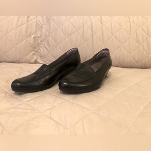 Aerosoles (Heel Rest), black leather, 1 1/2” wedge heels , cushioned insoles.